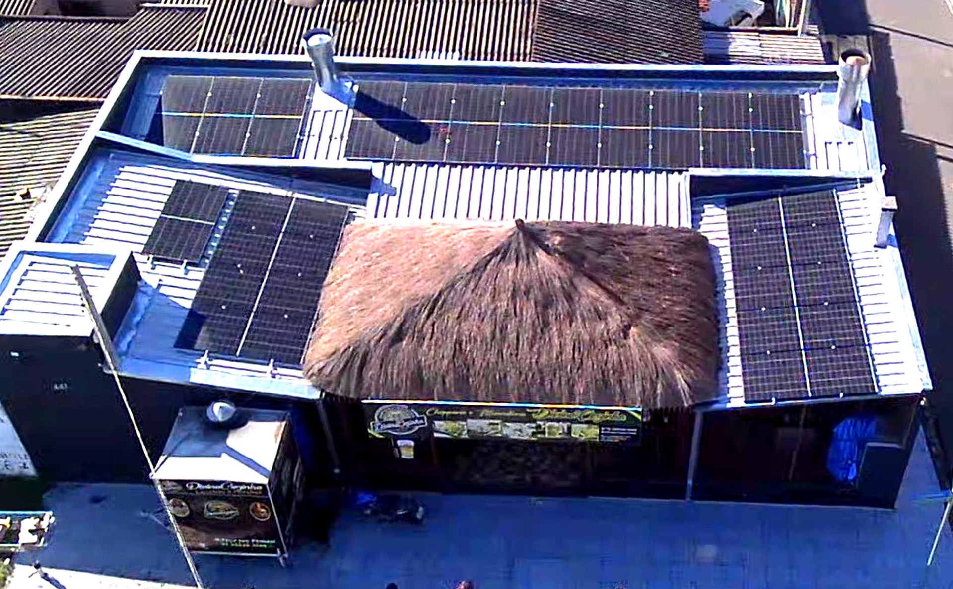 Instalação real de placas solares Prime Lumen em telhado comercial